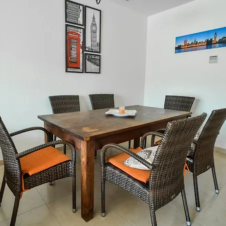 Apartamento De 3 Dormitorios Equipado Fenals Apartment