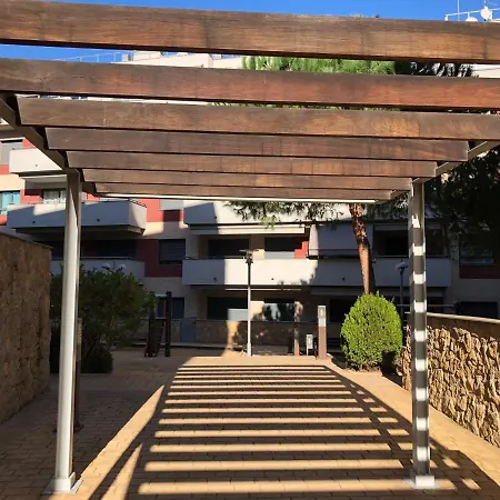 Apartamento De 3 Dormitorios Equipado Fenals