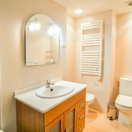 Apartamento De 3 Dormitorios Equipado Fenals Apartment Lloret de Mar